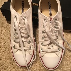 Like new Converse Chuck Taylors-white